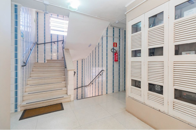 Imagem Imóvel com 1 Quarto à Venda, em Auxiliadora - Porto Alegre Imagem Imóvel com 1 Quarto à Venda, em Auxiliadora - Porto Alegre