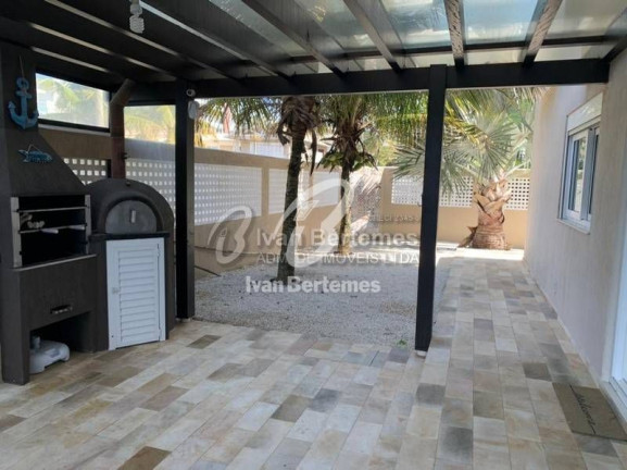 Imagem Casa com 4 Quartos para Temporada, em Canto Grande - Bombinhas Imagem Casa com 4 Quartos para Temporada, em Canto Grande - Bombinhas