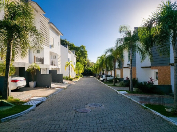 Imagem Casa com 4 Quartos à Venda,  em Vila Nova - Porto Alegre