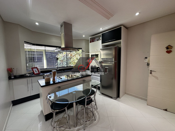 Imagem Casa com 3 Quartos à Venda, 200 m² em Pinheirinho - Curitiba