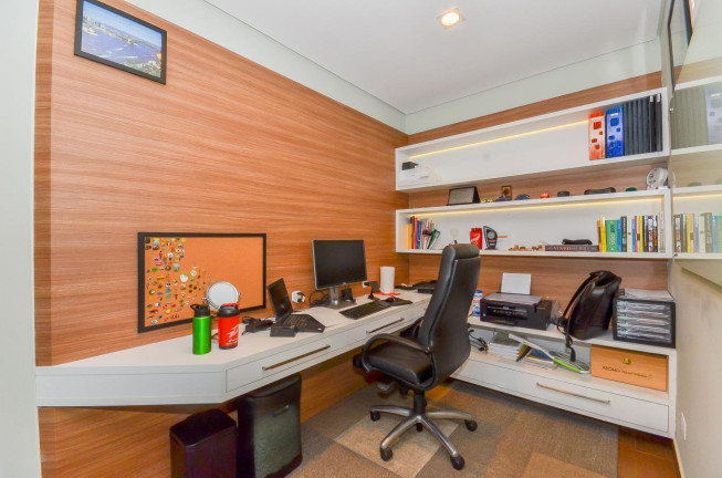 Imagem Casa com 5 Quartos à Venda, 396 m²em Tingui - Curitiba