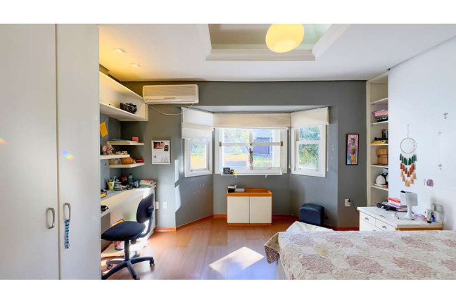 Imagem Casa com 4 Quartos à Venda, 394 m² em Vila Assunção - Porto Alegre Imagem Casa com 4 Quartos à Venda, 394 m² em Vila Assunção - Porto Alegre