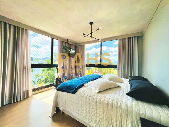 Imagem Casa com 3 Quartos à Venda, 294 m² em América - Joinville Imagem Casa com 3 Quartos à Venda, 294 m² em América - Joinville