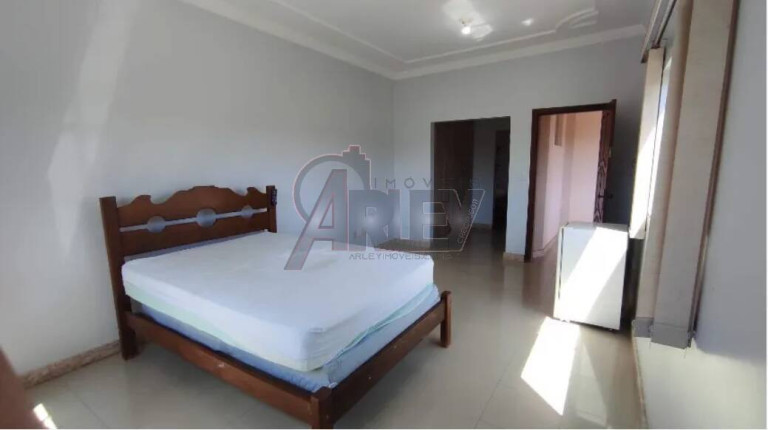 Imagem Casa com 5 Quartos à Venda, em Canelas - Montes Claros Imagem Casa com 5 Quartos à Venda, em Canelas - Montes Claros
