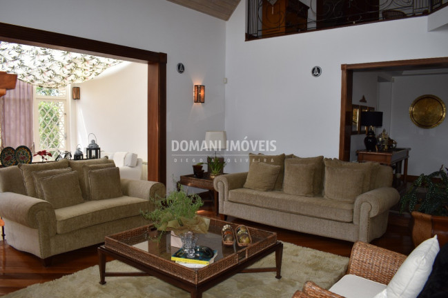Imagem Casa com 4 Quartos à Venda, 656 m² em Região Do Alto Do Capivari - Campos Do Jordão