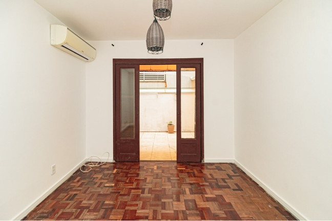 Imagem Imóvel com 1 Quarto à Venda, 61 m² em Navegantes - Porto Alegre Imagem Imóvel com 1 Quarto à Venda, 61 m² em Navegantes - Porto Alegre