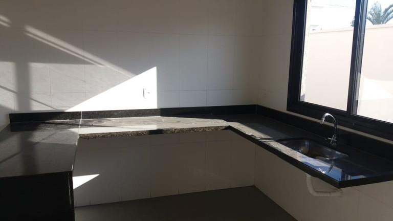 Imagem Sobrado com 3 Quartos à Venda, 300 m² em Alto Do Cardoso - Pindamonhangaba Imagem Sobrado com 3 Quartos à Venda, 300 m² em Alto Do Cardoso - Pindamonhangaba
