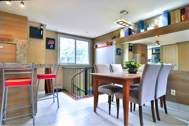 Imagem Casa com 3 Quartos à Venda, 230 m² em Mário Quintana - Porto Alegre Imagem Casa com 3 Quartos à Venda, 230 m² em Mário Quintana - Porto Alegre