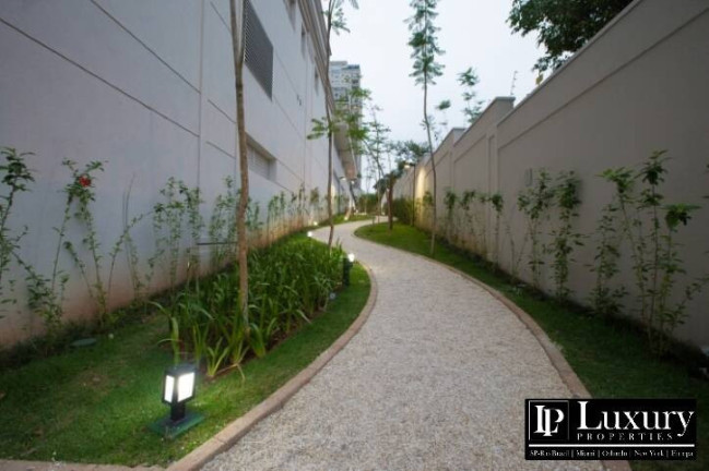 Imagem Apartamento com 4 Quartos à Venda, 250 m² em Aclimação - São Paulo