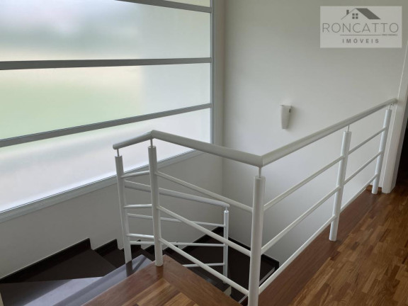 Imagem Casa de Condomínio com 4 Quartos à Venda, 240 m²