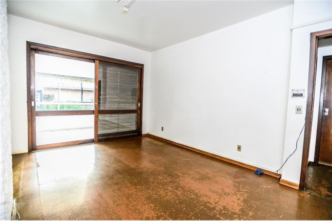 Imagem Casa com 6 Quartos à Venda,  em Passo Da Areia - Porto Alegre