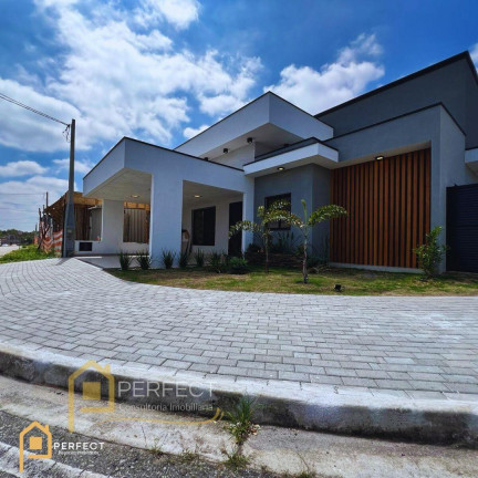 Casa à Venda, 215 m² em Esteda Velha Taubate Tremembe - Taubaté