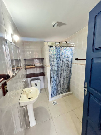Imagem Casa com 8 Quartos à Venda, em Balneario São Pedro - São Pedro Da Aldeia Imagem Casa com 8 Quartos à Venda, em Balneario São Pedro - São Pedro Da Aldeia