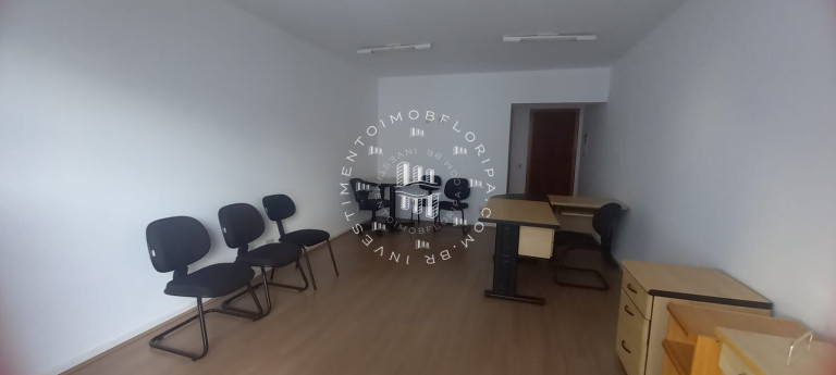 Sala Comercial à Venda, 32 m² em Centro - Florianópolis