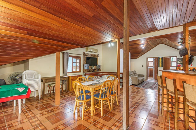 Imagem Casa com 5 Quartos à Venda, 330 m² em Vila Ipiranga - Porto Alegre Imagem Casa com 5 Quartos à Venda, 330 m² em Vila Ipiranga - Porto Alegre