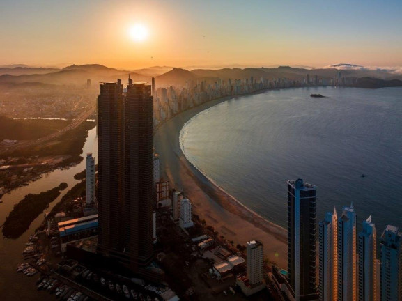 Imagem Apartamento com 4 Quartos à Venda, 261 m² em Barra Sul - Balneário Camboriú Imagem Apartamento com 4 Quartos à Venda, 261 m² em Barra Sul - Balneário Camboriú
