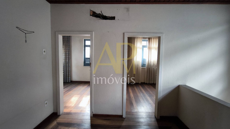 Imagem Casa com 4 Quartos à Venda, 290 m² em Centro - São José Imagem Casa com 4 Quartos à Venda, 290 m² em Centro - São José