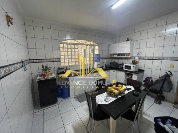 Imagem Casa de Vila com 2 Quartos à Venda, 215 m²