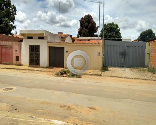 Casa com 3 Quartos à Venda,  em Centro Comunitario - Jaíba