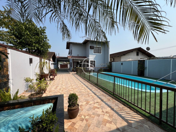 Sobrado com 3 Quartos à Venda, 230 m² em Boa Vista - Joinville