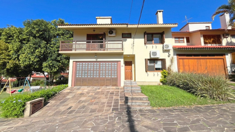 Imagem Casa com 3 Quartos à Venda, 172 m² em Teresópolis - Porto Alegre Imagem Casa com 3 Quartos à Venda, 172 m² em Teresópolis - Porto Alegre