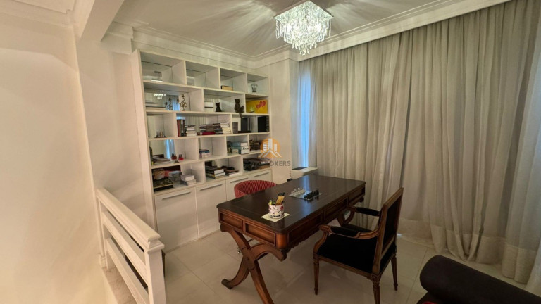 Imagem Imóvel com 3 Quartos à Venda, 223 m² em Centro - Balneário Camboriú Imagem Imóvel com 3 Quartos à Venda, 223 m² em Centro - Balneário Camboriú