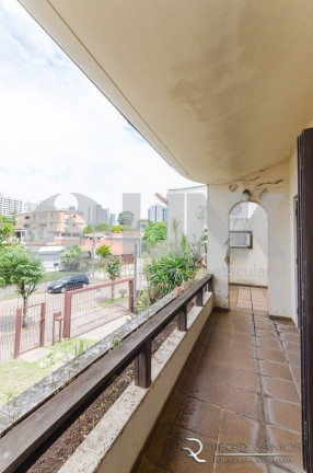 Imagem Casa com 5 Quartos à Venda, 530 m² em Jardim Lindóia - Porto Alegre Imagem Casa com 5 Quartos à Venda, 530 m² em Jardim Lindóia - Porto Alegre