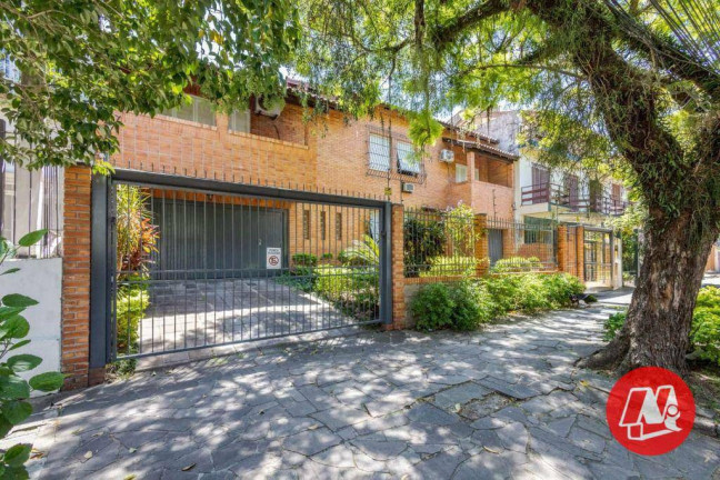 Imagem Casa com 5 Quartos à Venda, 337 m² em Rio Branco - Porto Alegre Imagem Casa com 5 Quartos à Venda, 337 m² em Rio Branco - Porto Alegre