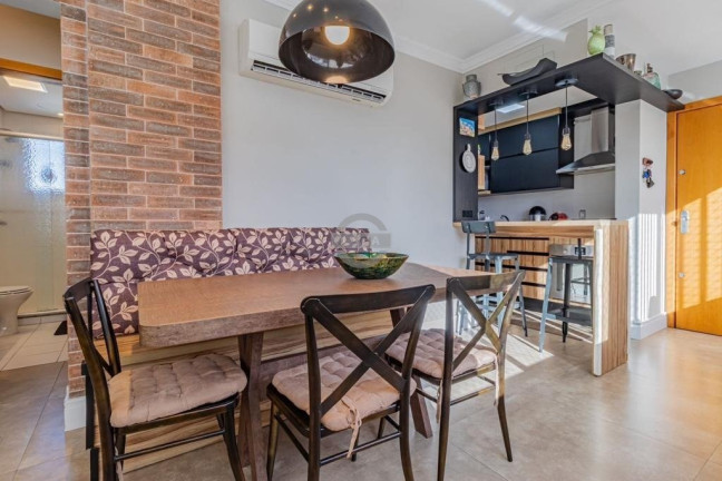 Imagem Imóvel com 2 Quartos à Venda, em Auxiliadora - Porto Alegre Imagem Imóvel com 2 Quartos à Venda, em Auxiliadora - Porto Alegre