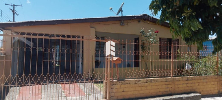 Casa com 2 Quartos à Venda,  em Tancredo Neves - Santa Maria