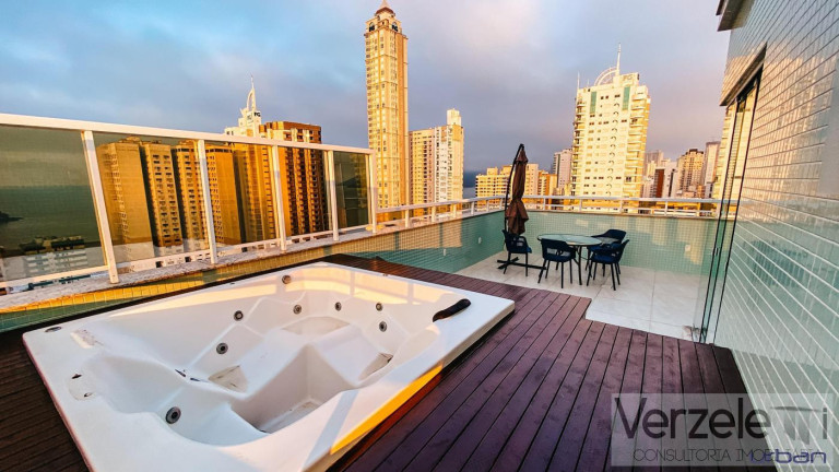 Apartamento com 4 Quartos à Venda, 240 m² em Centro - Balneário Camboriú