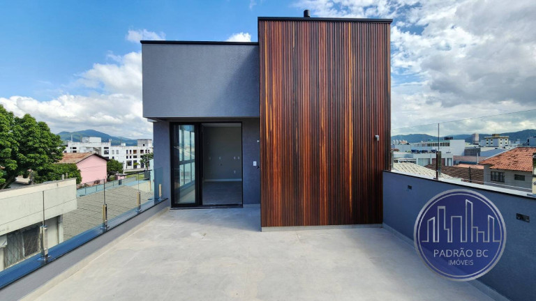 Imagem Sobrado com 3 Quartos à Venda, 184 m² em Centro - Balneário Camboriú Imagem Sobrado com 3 Quartos à Venda, 184 m² em Centro - Balneário Camboriú