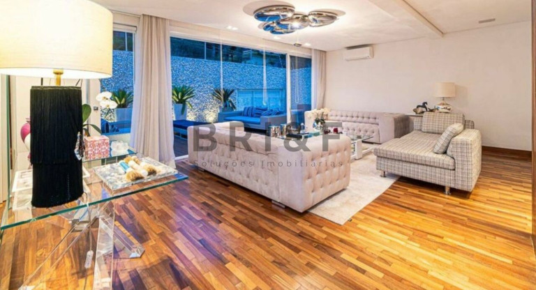 Imagem Casa com 3 Quartos à Venda, 550 m² em Pacaembu - São Paulo Imagem Casa com 3 Quartos à Venda, 550 m² em Pacaembu - São Paulo