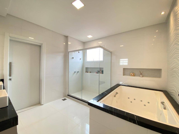 Imagem Sobrado com 4 Quartos à Venda, 413 m² em Centro - Cascavel