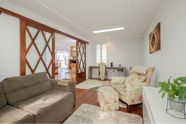 Imagem Casa com 3 Quartos à Venda, 300 m² em Jardim Sabará - Porto Alegre Imagem Casa com 3 Quartos à Venda, 300 m² em Jardim Sabará - Porto Alegre
