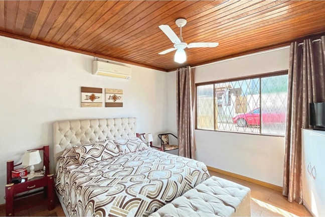 Imagem Casa com 2 Quartos à Venda, 101 m² em Vila Nova - Porto Alegre Imagem Casa com 2 Quartos à Venda, 101 m² em Vila Nova - Porto Alegre