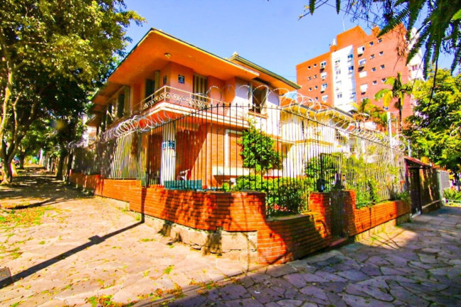 Casa com 4 Quartos à Venda, 340 m² em Petrópolis - Porto Alegre