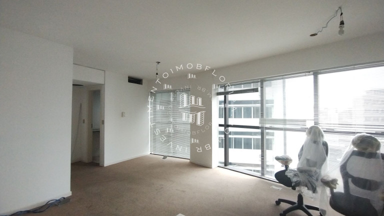 Sala Comercial à Venda, 25 m² em Centro - Florianópolis