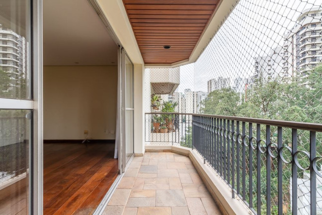 Imagem Imóvel com 3 Quartos à Venda, em Vila Andrade - São Paulo Imagem Imóvel com 3 Quartos à Venda, em Vila Andrade - São Paulo