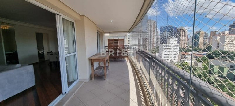 Apartamento com 3 Quartos para Alugar, 213 m² em Vila Nova Conceição - São Paulo