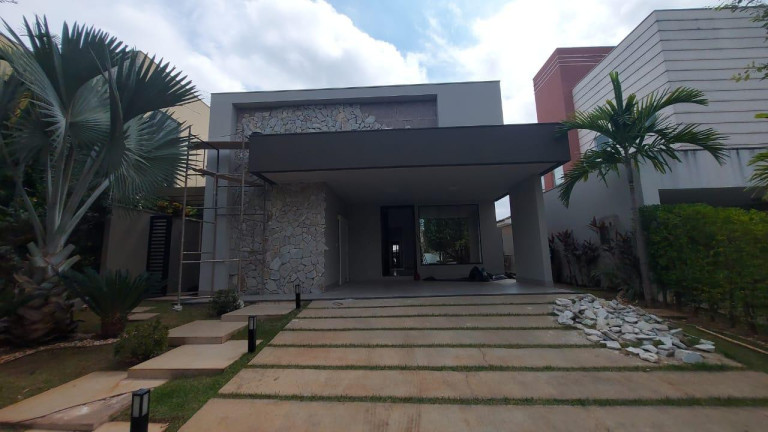 Imagem Casa com 3 Quartos à Venda, 375 m² em Condomínio Belvedere - Cuiabá Imagem Casa com 3 Quartos à Venda, 375 m² em Condomínio Belvedere - Cuiabá