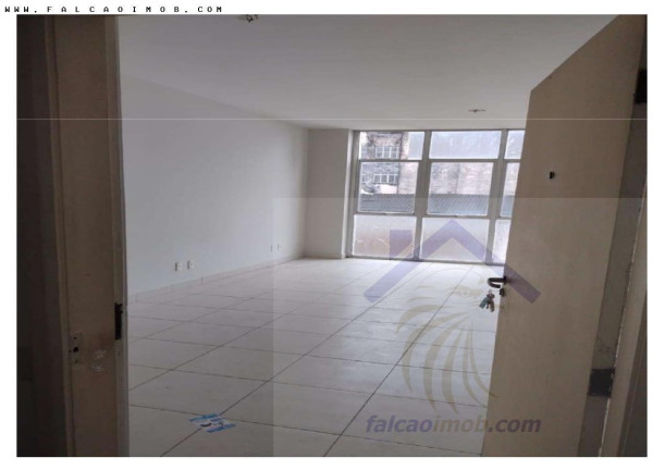 Sala Comercial à Venda, 26 m² em Caminho Das árvores - Salvador