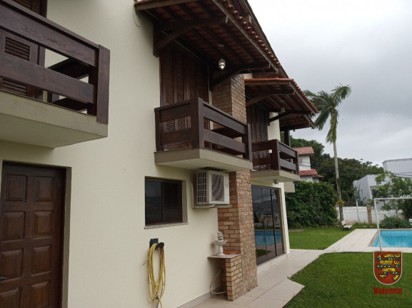 Imagem Casa com 6 Quartos à Venda, em Coqueiros - Florianópolis Imagem Casa com 6 Quartos à Venda, em Coqueiros - Florianópolis
