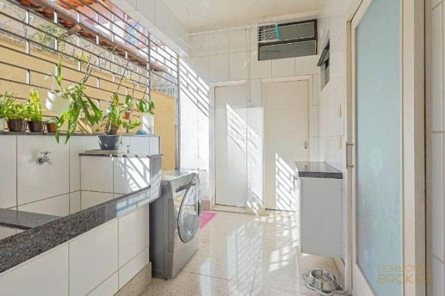 Imagem Casa com 4 Quartos à Venda, 325 m² em Santo Antônio - Belo Horizonte Imagem Casa com 4 Quartos à Venda, 325 m² em Santo Antônio - Belo Horizonte