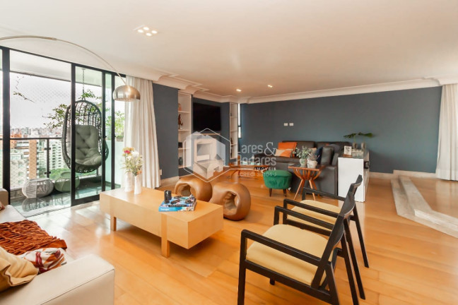 Apartamento com 3 Quartos à Venda, 235 m² em Moema - São Paulo