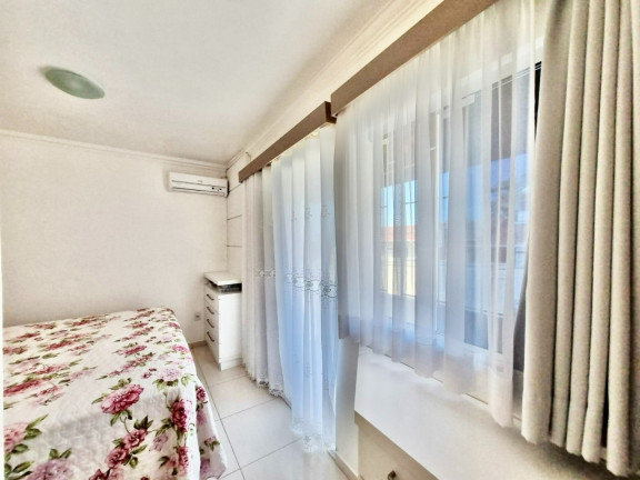 Imagem Casa com 4 Quartos à Venda, 228 m² em Barreiros - São José