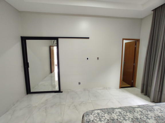 Imagem Imóvel com 
            	3             Quartos à Venda, 264 m² em 
            	Jardim Marista             - 
            	Trindade            