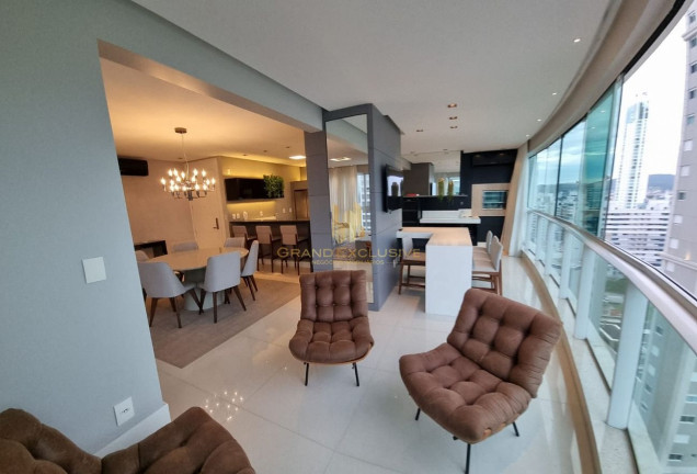 Imagem Apartamento com 3 Quartos à Venda, 152 m² em Centro - Balneário Camboriú Imagem Apartamento com 3 Quartos à Venda, 152 m² em Centro - Balneário Camboriú