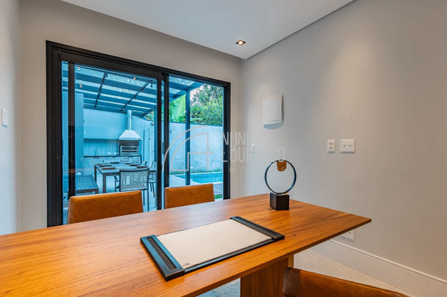Imagem Casa com 4 Quartos à Venda, 350 m² em Embaré - Santos Imagem Casa com 4 Quartos à Venda, 350 m² em Embaré - Santos