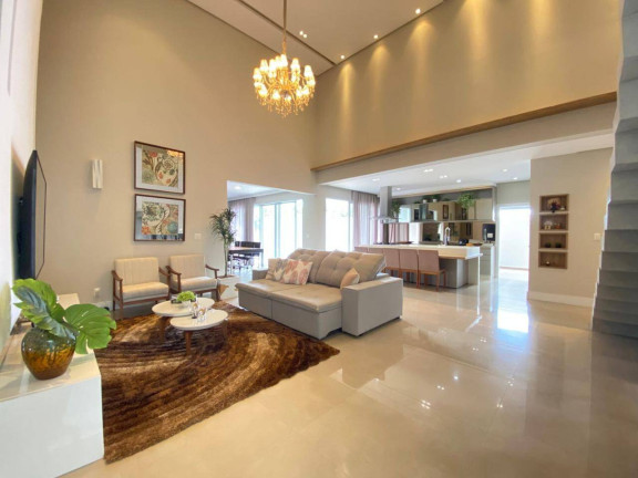 Sobrado com 4 Quartos à Venda, 413 m² em Centro - Cascavel